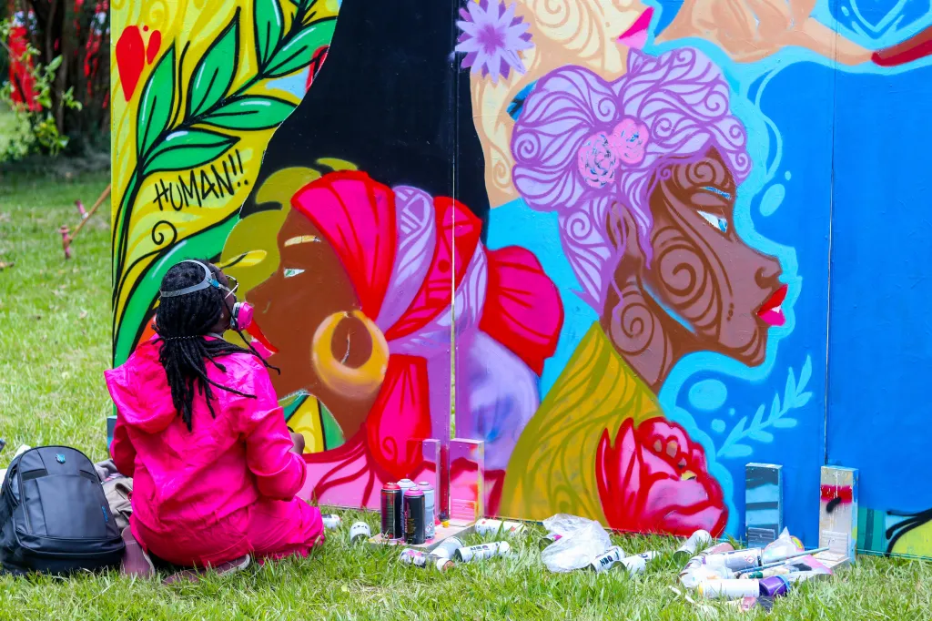 Graffiti artist with a graffiti of women