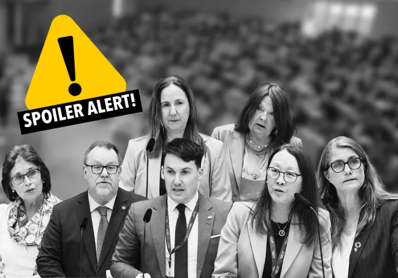 Kollage på ledamöter i svartvitt med riksdagen i bakgrunden.